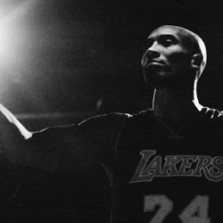 Read more about the article Kobe Bryant preminil v tragični nesreči