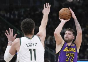Read more about the article VIDEO: Luka Dončić izboljšal rekord v dresu Lakersov