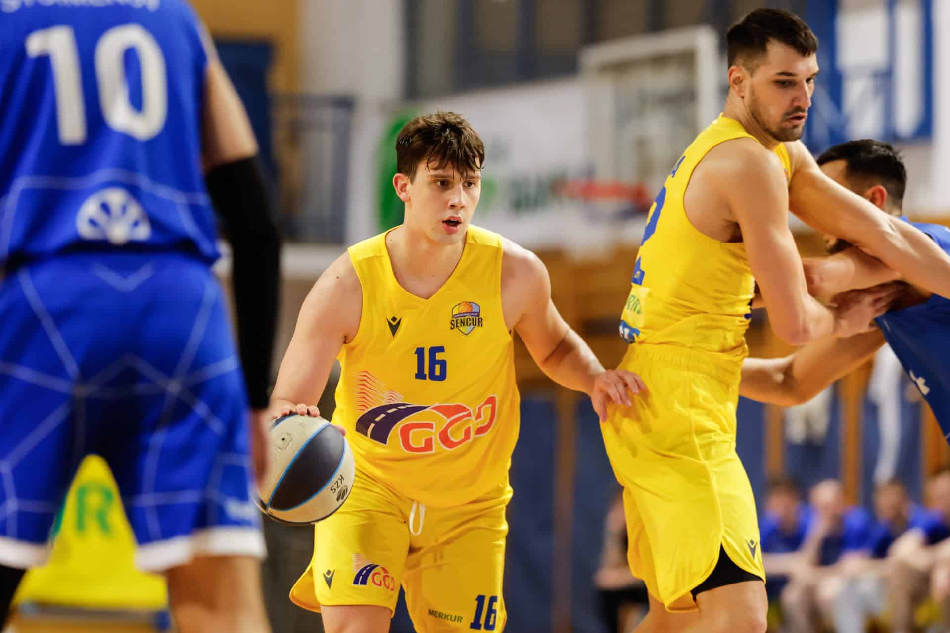 You are currently viewing Šenčur v novi tesni končnici vendarle izvlekel zmago in ostal v koraku s Triglavom